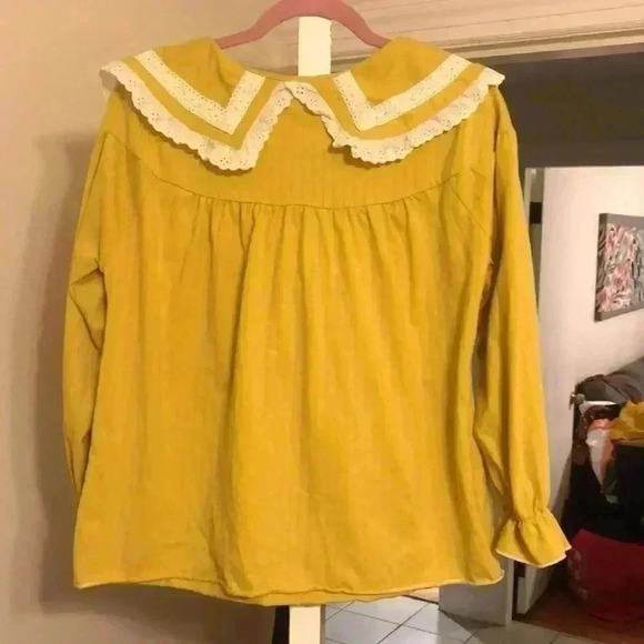 Vogue Homewear unique long sleeve top. - Picture 5 of 10